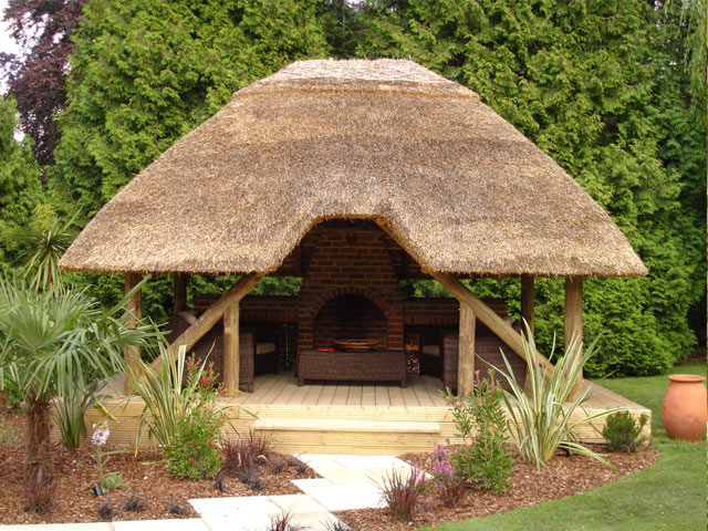 HOME DZINE Garden Ideas - Add a thatch lapa to your outdoors